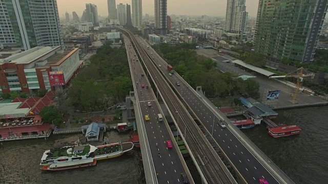 4K:日落时空中曼谷河畔市中心视频素材