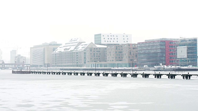 柏林天际线(Oberbaumbrücke in winter) (4K)视频素材