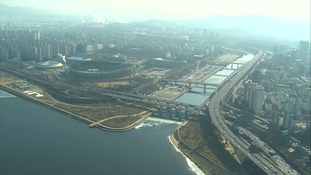 Jamsil Sports Complex(Seoul Olympic Stadium)附近的城市景观视频素材