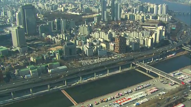 Jamsil Sports Complex(Seoul Olympic Stadium)附近的城市景观视频素材