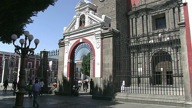 MS Shot of Church / Puebla，墨西哥视频素材