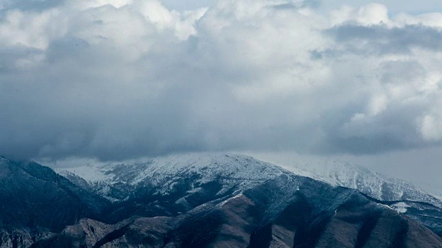 山的风暴视频下载