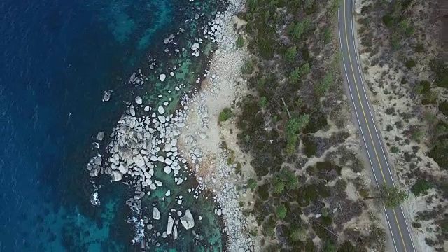 向下航迹:4K超高清太浩湖岸线和NV28视频素材