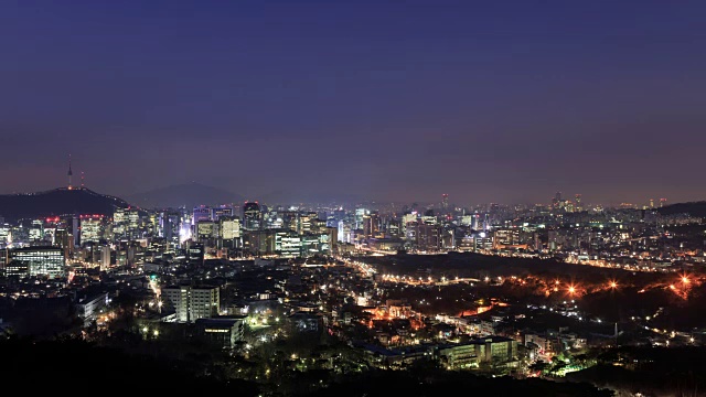 从夜景到白天，京福宫是首尔的城市景观视频素材