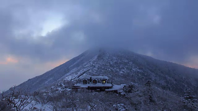 旭日时分的雪景视频素材