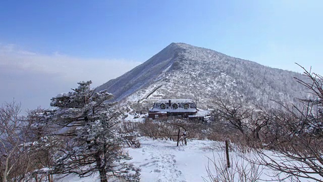 雪景在雪山中清避难所视频素材