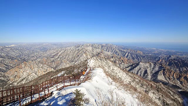 雪景与雪山公路视频素材