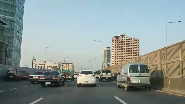 开一辆延时车。视频素材