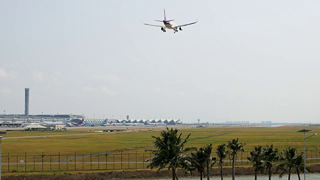 波音737大型客机降落到苏万纳芬机场，4K超高清视频素材