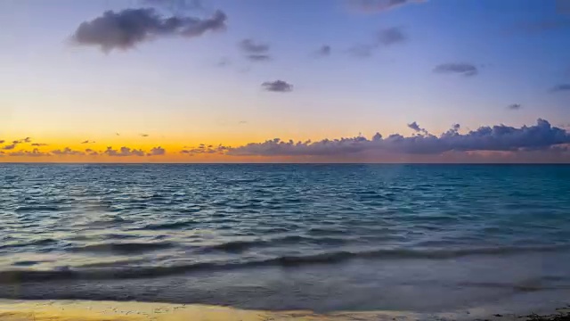 MS Time Lapse of dawn over tropical beach热带海滩的黎明视频素材