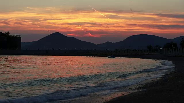 日落，海浪和海边视频素材