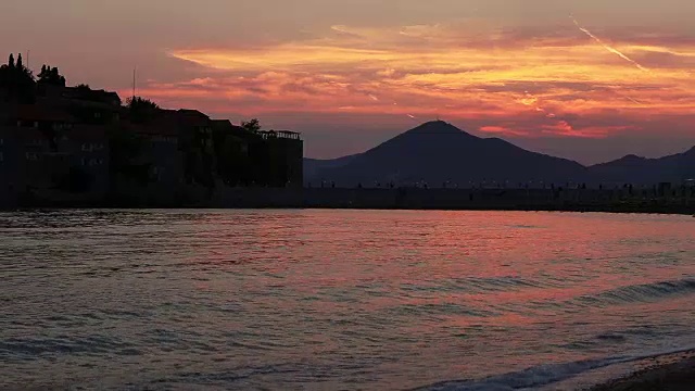 日落，海浪和海边视频素材