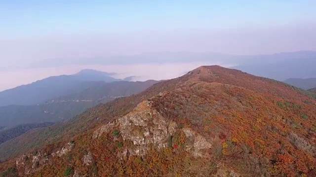 奇里桑国家公园秋色斑斓的野戈丹山顶景观视频素材