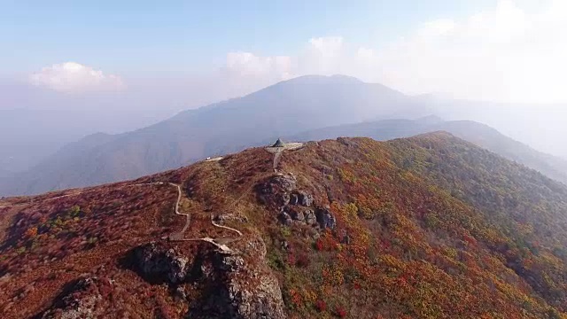 奇里桑国家公园里秋色斑斓的野果丹山顶和祭坛视频素材