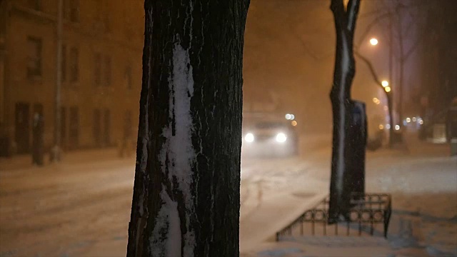 纽约的冬季暴风雪。雪花背景慢动作拍摄视频素材