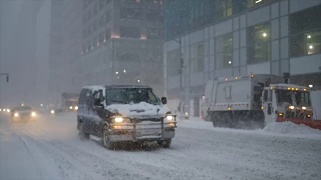 纽约的冬季暴风雪。雪花背景慢动作拍摄视频素材