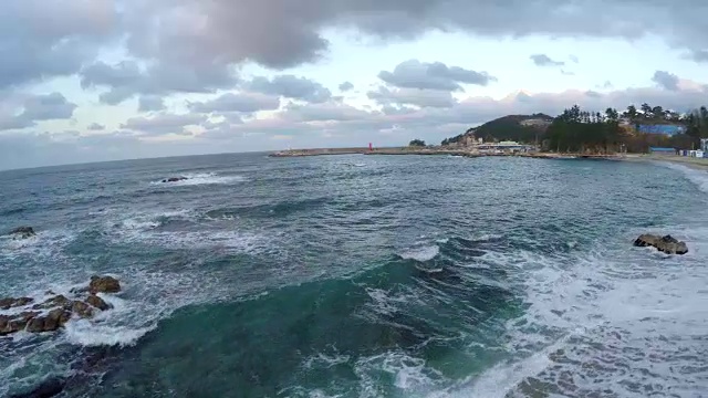 海景，冬季有海滩视频素材