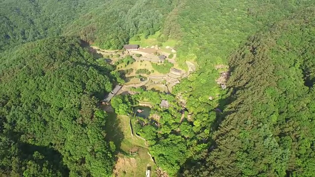 千里山国家公园的三星宫景观(与世隔绝的小村庄，旅游目的地)视频素材