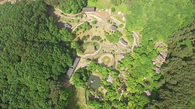 鸟瞰图三星宫(偏僻的小村庄，旅游目的地)在基里山国家公园视频素材