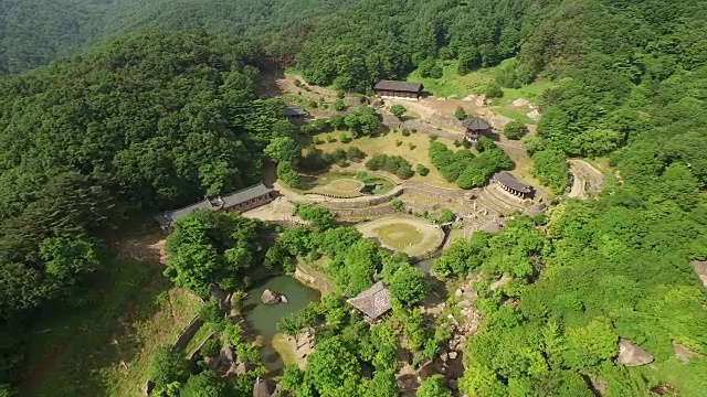 鸟瞰图三星宫(偏僻的小村庄，旅游目的地)在基里山国家公园视频素材