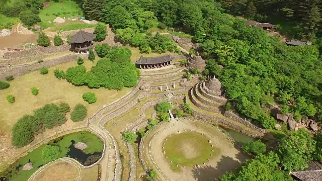 鸟瞰图三星宫(偏僻的小村庄，旅游目的地)在基里山国家公园视频素材