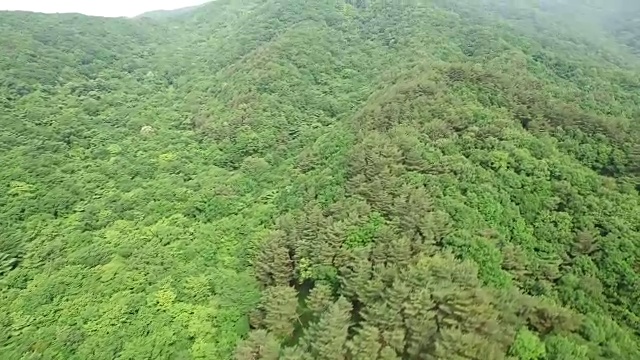 千山国家公园与三星宫景观(僻静的小村庄，旅游目的地)视频素材