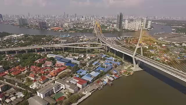 鸟瞰图的城市桥在曼谷，泰国视频素材