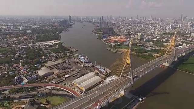 鸟瞰图的城市桥在曼谷，泰国视频素材