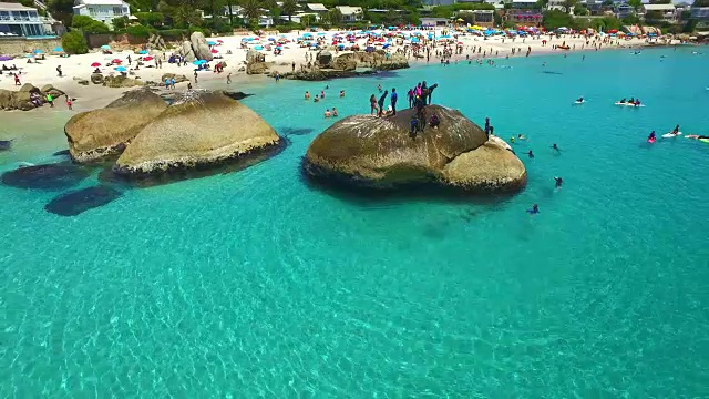 海滩上的生活更美好!视频素材