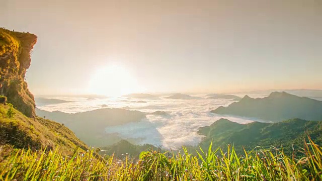 4K:泰国北部山景上的日出和薄雾视频素材