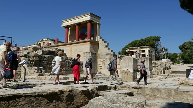 希腊克里特岛克诺索斯米诺斯文明遗址与旅游团视频素材