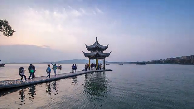 T/L WS西湖时间流逝的蓟县宝塔-杭州夜景，中国视频素材