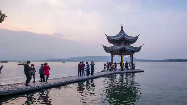 T/L WS西湖时间流逝的蓟县宝塔-杭州夜景，中国视频素材