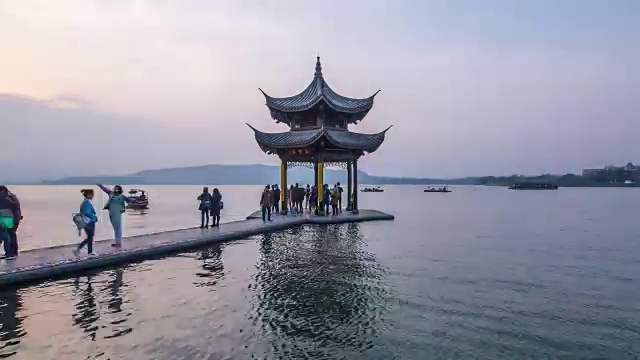 T/L WS西湖时间流逝的蓟县宝塔-杭州夜景，中国视频素材