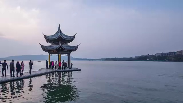 T/L WS西湖时间流逝的蓟县宝塔-杭州夜景，中国视频素材