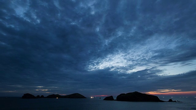 日落时分，查格维多岛的海景和壮观的天空视频素材