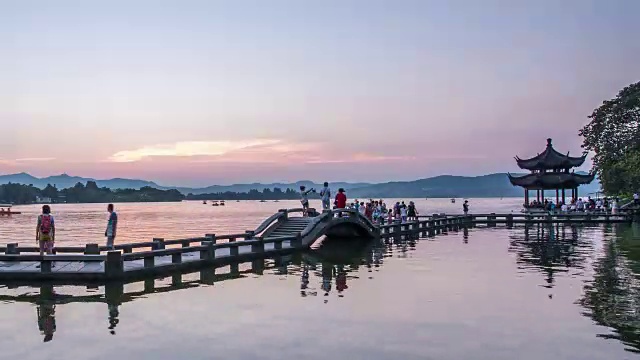 T/L WS西湖时间流逝的雷峰塔-杭州夜景视频素材