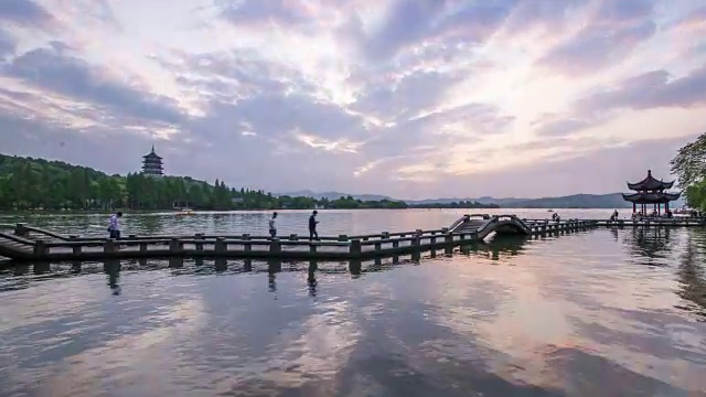 T/L WS西湖时间流逝的雷峰塔-杭州夜景视频素材