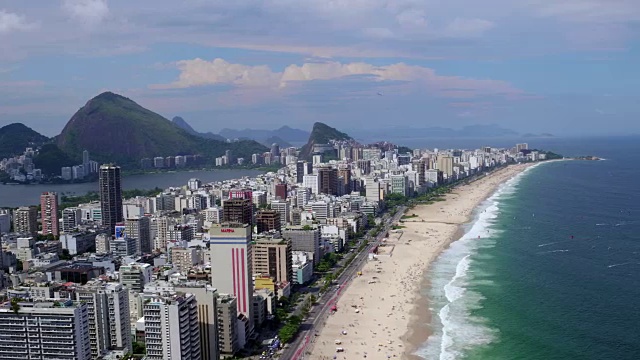 鸟瞰图的伊帕内玛海滩在里约热内卢de janeiro，巴西视频素材