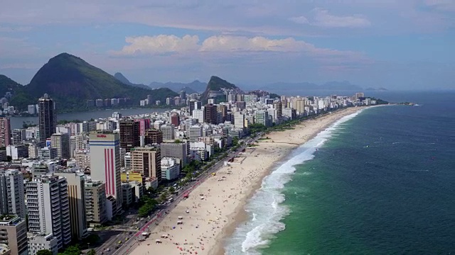 鸟瞰图的伊帕内玛海滩在里约热内卢de janeiro，巴西视频素材