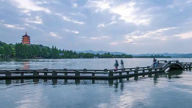 T/L WS西湖时间流逝的雷峰塔-杭州夜景视频素材