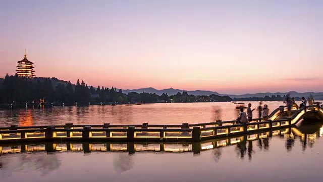 T/L WS西湖时间流逝的雷峰塔-杭州夜景视频素材