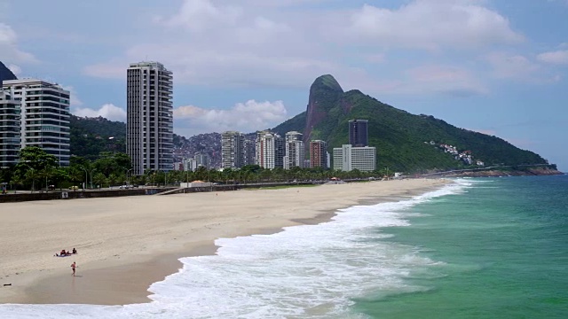 鸟瞰图S孔拉多海滩在里约热内卢de janeiro，巴西视频素材