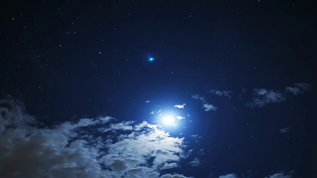 4K:夜空中延时的星星和月亮视频素材