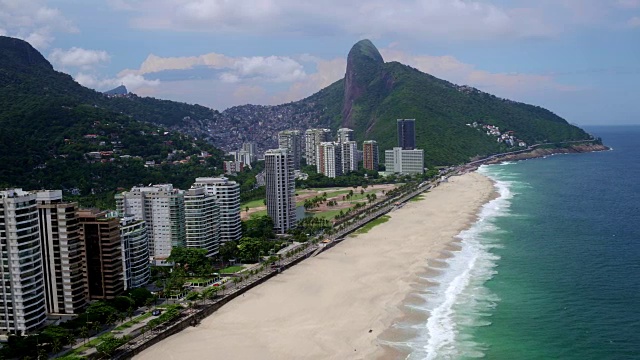 鸟瞰图S孔拉多海滩在里约热内卢de janeiro，巴西视频素材