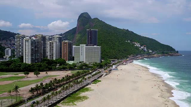 鸟瞰图S孔拉多海滩在里约热内卢de janeiro，巴西视频素材