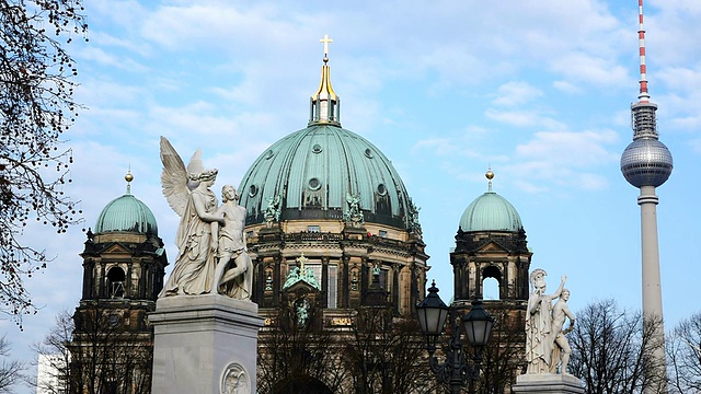 MS Shot of Berlin Dom(大教堂)/柏林，德国视频素材