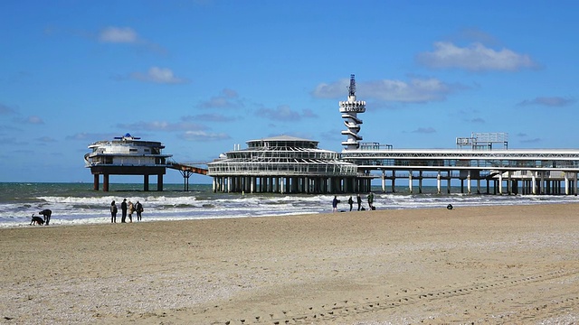 Scheveningen，海滩和长廊/ Den Haag，南荷兰，荷兰视频素材