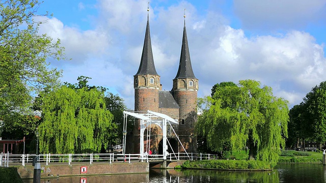 MS Shot of Eastern Gate (oostport) / Delft，南荷兰，荷兰视频素材