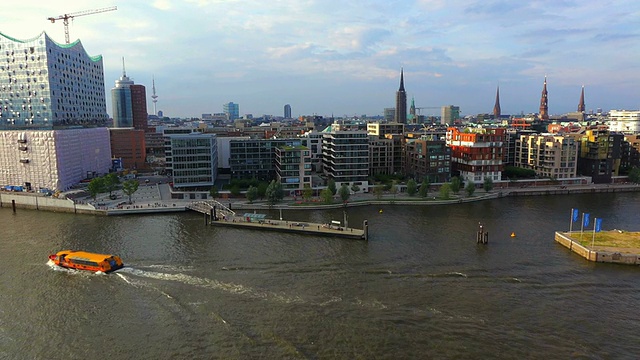 WS侧与Elbphilharmonie /德国汉堡的Hafencity观点视频素材